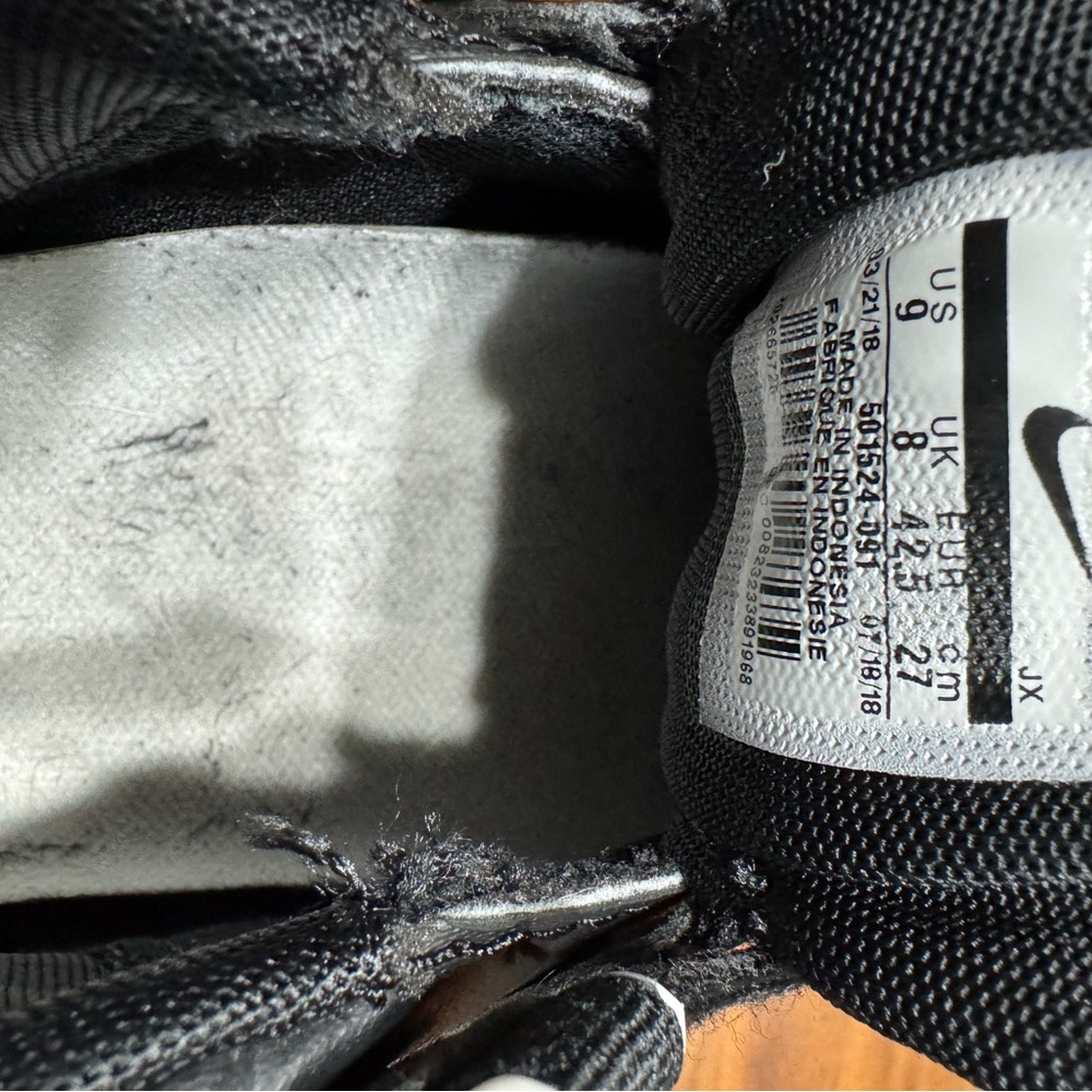 NIKE SHOX NZ EU w/original box

Shoes are in excellent condition. - Picture 4 of 8